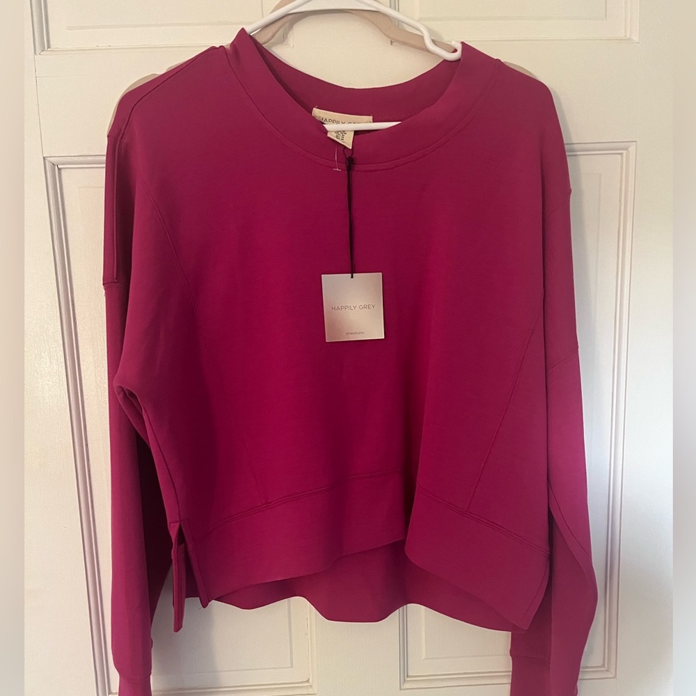 Happily Grey Size M Athleisure Shirt